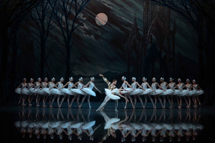 Balet--Lebedinoe-ozero Bolshoi theatre.jpg