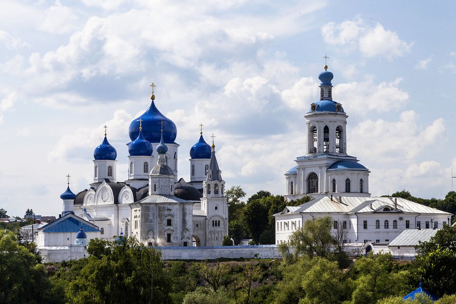 Свято-Боголюбский-монастырь.jpg