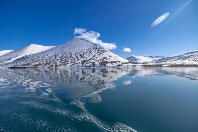 Roundtrip cruise to the Edge of Arctic